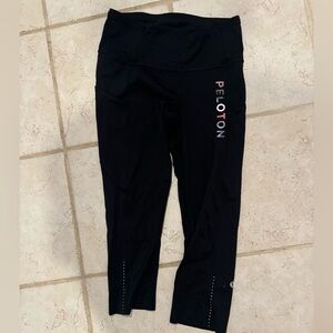 Peloton cropped black workout pants size 6 lululemon